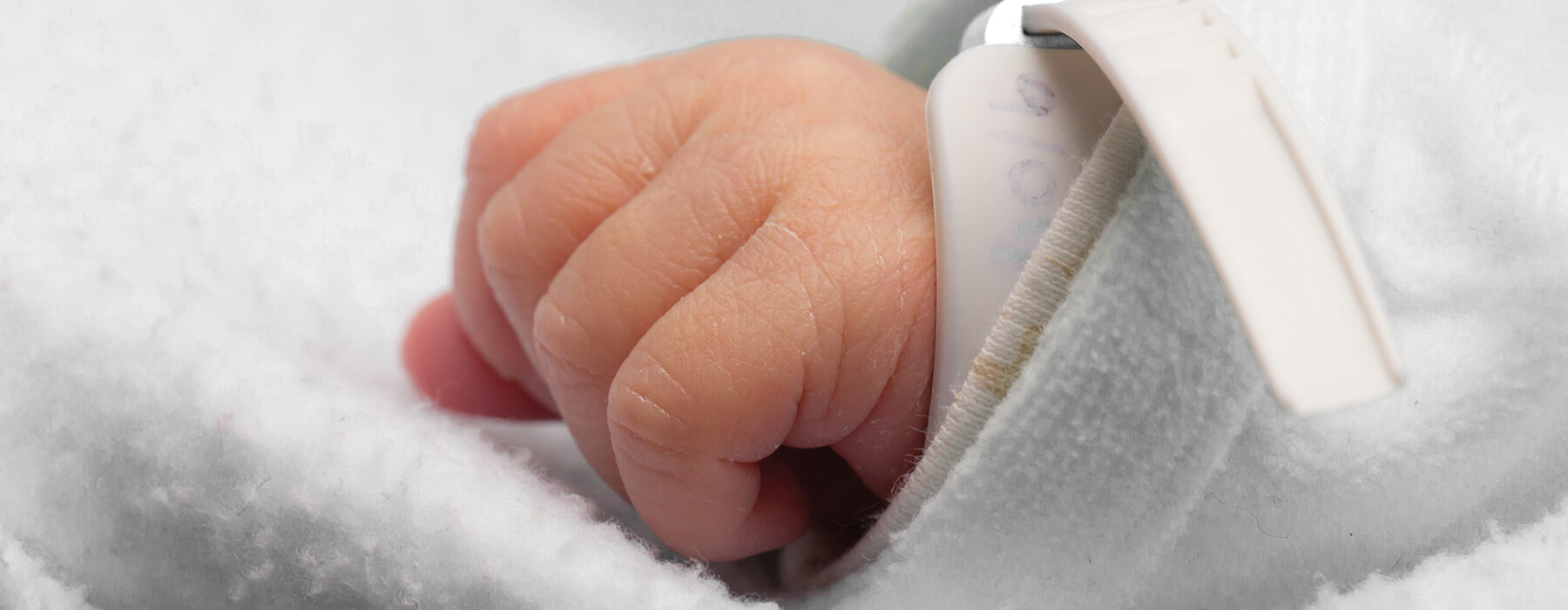 Premature babies supported by new, made-to-measure linen product